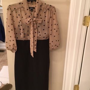 Fantastic dress in classic black and beige EUC